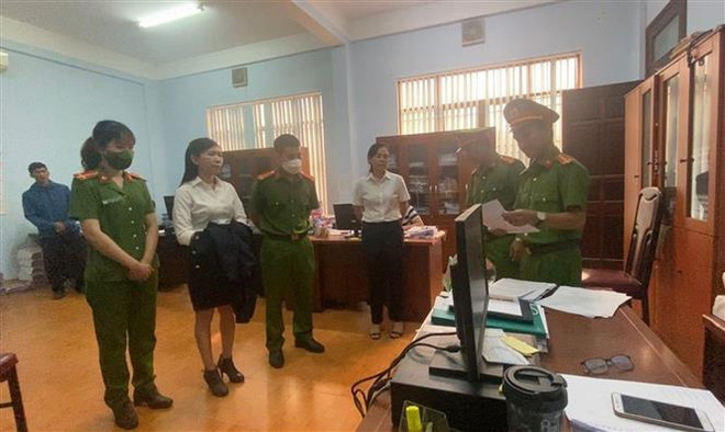 Kon Tum: Bắt tạm giam cán bộ thuế huyện Đăk Tô nhận hối lộ ảnh 1