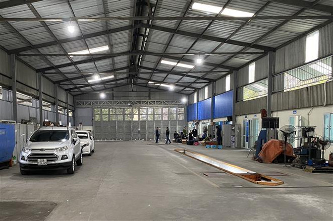 Tạm giữ 18 đối tượng thuộc hai Trung tâm Đăng kiểm huyện Gia Lâm ảnh 1