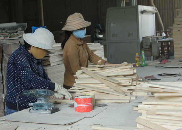 Người lao động làm việc tại Công ty Cổ phần chế biến gỗ xuất khẩu Hưng Thịnh thuộc Khu Công nghiệp Tâm Thắng, huyện Cư Jút, tỉnh Đắk Nông. (Nguồn: daknong.gov.vn) Doanh nghiệp bị phạt 380 triệu đồng vì gây ô nhiễm môi trường ảnh 1