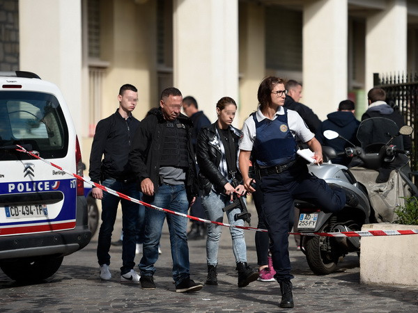 Vụ đâm xe vào binh sỹ Pháp: Đơn vị chống khủng bố mở cuộc điều tra ảnh 1