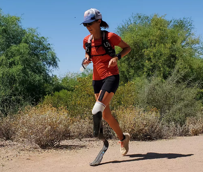 Người phụ nữ chạy 104 cuộc đua marathon trong 104 ngày ảnh 1