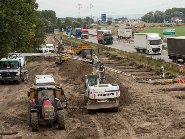 Chính quyền địa phương Pháp tranh cãi về xây tường ngăn người di cư ảnh 1