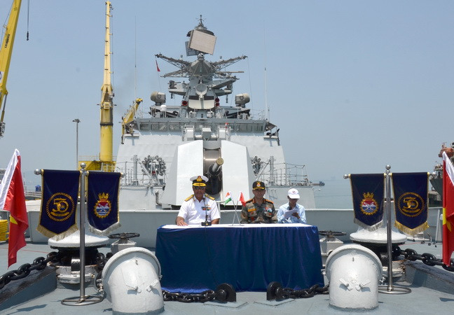 Hai tàu khu trục của Hải quân Ấn Độ ghé thăm thành phố Đà Nẵng ảnh 1