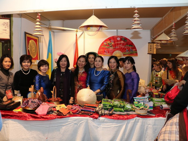 Việt Nam tham gia hội chợ từ thiện thường niên tại Ukraine ảnh 1