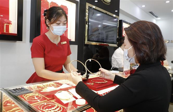 Giá vàng thế giới, trong nước chịu tác động từ quyểt định của Fed ảnh 1