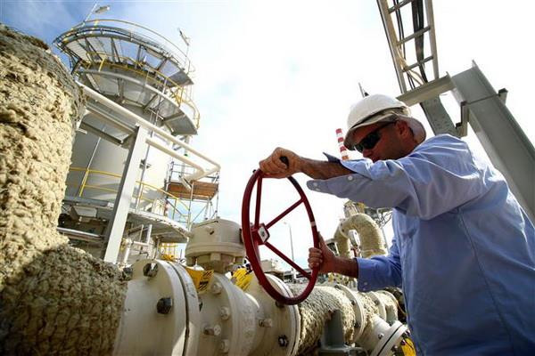 Một cơ sở lọc dầu tại Basra, Iraq. (Nguồn: AFP/TTXVN) Dầu tại thị trường châu Á lên giá phiên thứ hai liên tiếp ảnh 1