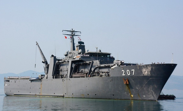 Tàu Hải quân Singapore tới Cảng quốc tế Cam Ranh thăm Việt Nam ảnh 1