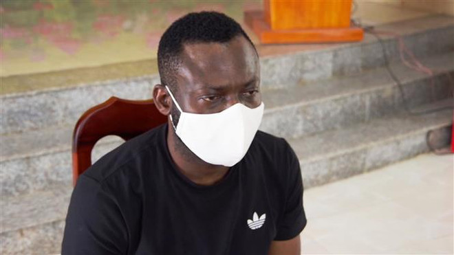 Bắt đối tượng người nước ngoài vận chuyển 4kg ma túy qua biên giới ảnh 1