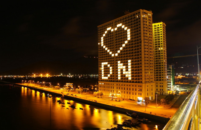 Đà Nẵng thắp sáng hình ảnh trái tim cùng chung tay đẩy lùi COVID-19 ảnh 1