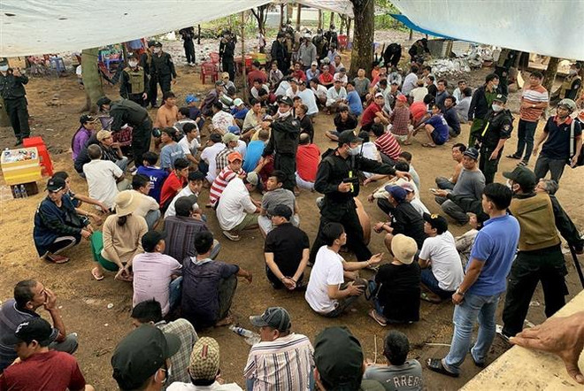 An Giang triệt phá sới bạc lớn ở vùng biên, bắt giữ 150 đối tượng ảnh 1