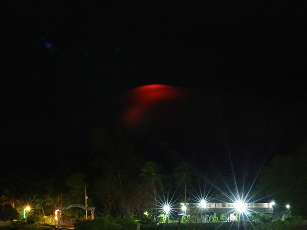 Hơn 12.000 người được sơ tán do nguy cơ núi lửa Mayon phun trào ảnh 1