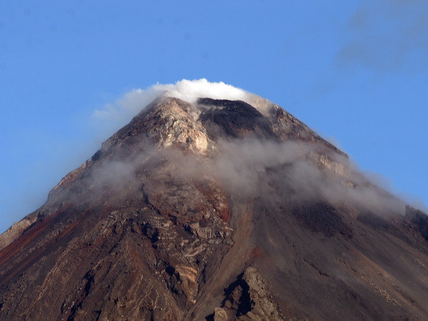 Philippines hai lần nâng mức cảnh báo núi lửa trong vòng 24 giờ ảnh 1