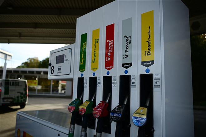 Giá xăng dầu ở Đức đắt hơn ở tất cả các quốc gia EU khác ảnh 1