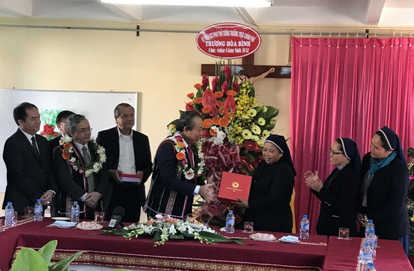 PTT Trương Hòa Bình chúc mừng Giáng sinh tại Kon Tum, Gia Lai ảnh 1