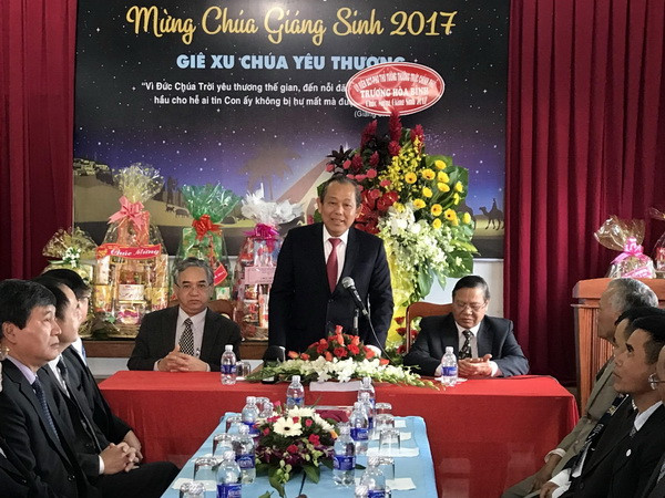 PTT Trương Hòa Bình chúc mừng Giáng sinh tại Kon Tum, Gia Lai ảnh 2