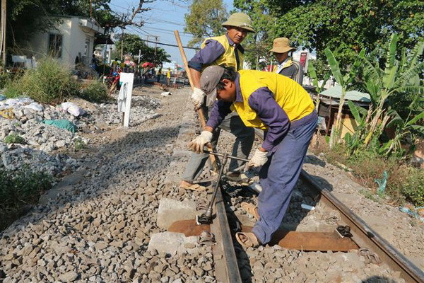 Hơn 600 khách tàu TN7 được hỗ trợ chuyển tiếp đến ga Sài Gòn ảnh 1