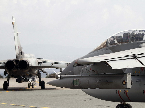 Tổng thống Mỹ và Thủ tướng Anh trao đổi về chiến dịch chống IS ảnh 1