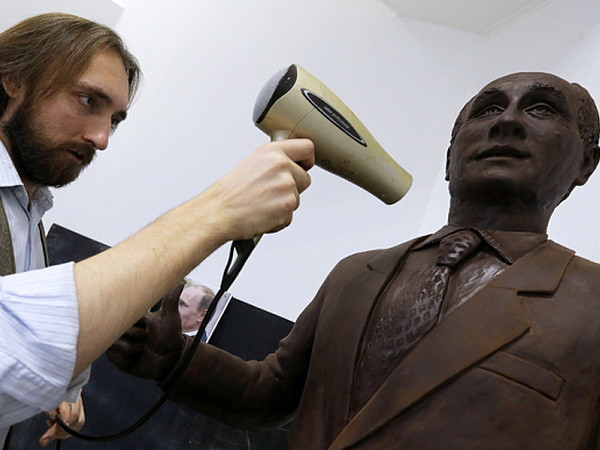 Không ai được phép ăn tượng chocolate Putin ngoại trừ chính ông ảnh 1