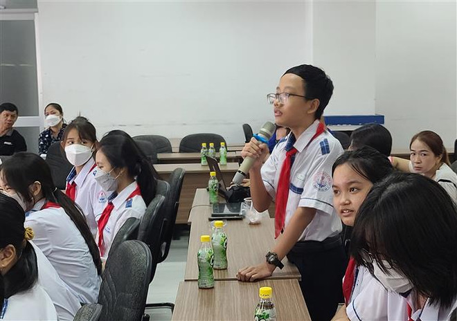 Kiến nghị nhiều giải pháp bảo vệ trẻ trên môi trường mạng và cuộc sống ảnh 2