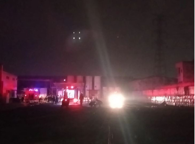 TP.HCM: Cháy công ty sản xuất nhựa giữa đêm làm một người thiệt mạng ảnh 1