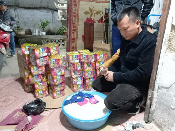 Nghệ An: Bắt giữ hai đối tượng cất giấu pháo nổ và ma túy số lượng lớn ảnh 1