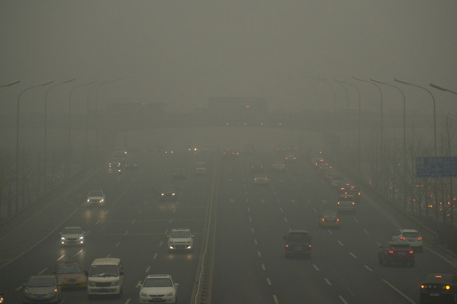 Các trường học ở Bắc Kinh ngừng hoạt động ngoài trời do khói mù ảnh 1