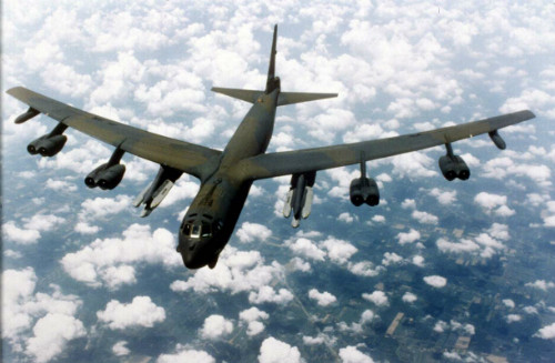 B-52 Mỹ bay sát đảo nhân tạo do Trung Quốc bồi đắp ở Biển Đông ảnh 1