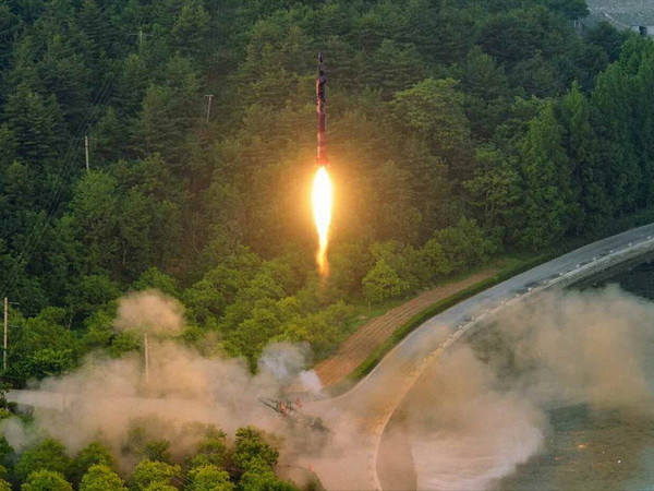 Lãnh đạo Mỹ-Trung-Nhật điện đàm về mối đe dọa Triều Tiên ảnh 1