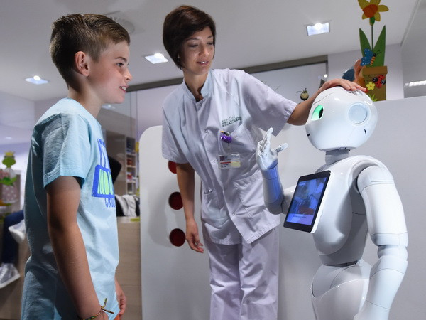 Châu Âu chuẩn bị luật cho cuộc cách mạng về người máy lao động ảnh 1