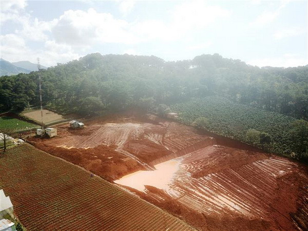 Truy tìm đối tượng xâm hại đồi cỏ hồng ven hồ Đan Kia-Suối Vàng ảnh 1