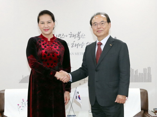 Chủ tịch Quốc hội Nguyễn Thị Kim Ngân tiếp Thị trưởng thành phố Busan ảnh 1