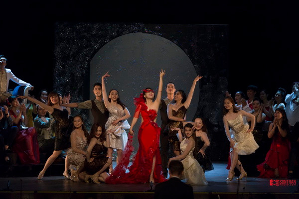 Trải nghiệm nghệ thuật đỉnh cao cùng vở hài nhạc kịch “Con Dơi” ảnh 1