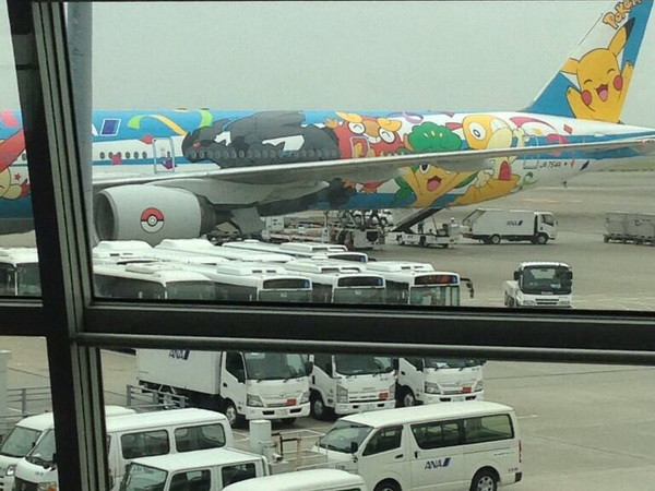 Đội tuyển Nhật Bản đến Brazil bằng máy bay Pokemon ảnh 1