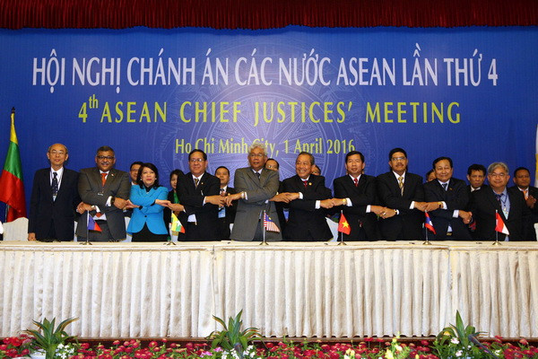 Hội nghị Chánh án các nước ASEAN lần thứ 4 ra tuyên bố chung ảnh 1