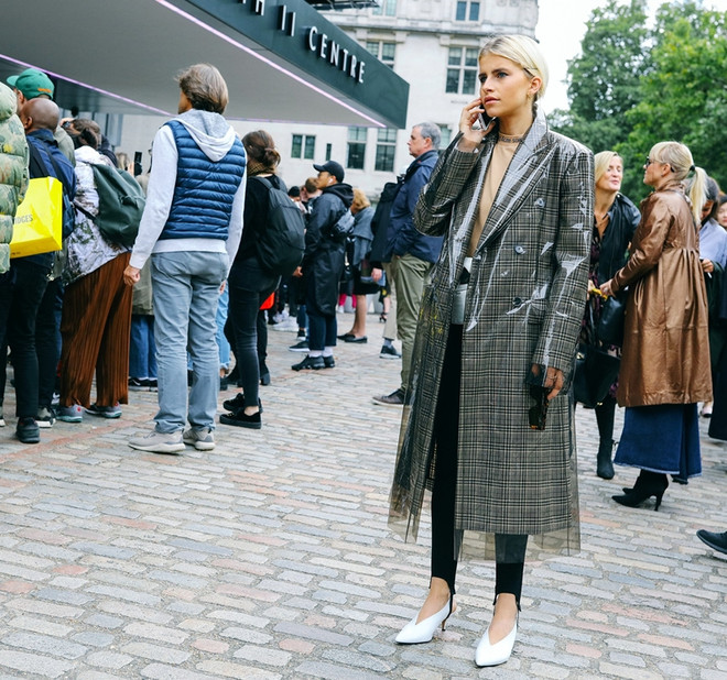 5 điểm sáng street style tại Tuần lễ Thời trang London Xuân Hè 2018 ảnh 18