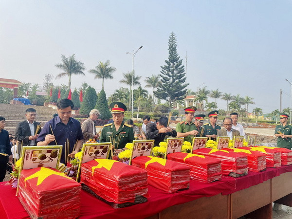 Đắk Nông: Truy điệu, an táng hài cốt 8 liệt sỹ của Trung đoàn 205 ảnh 1