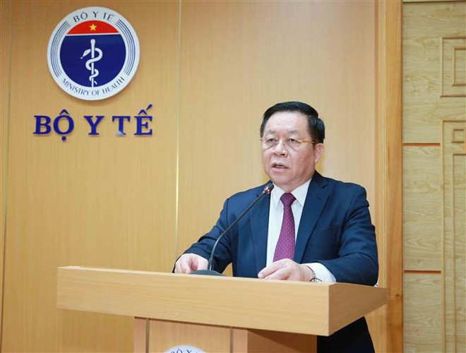 Trưởng Ban Tuyên giáo Trung ương Nguyễn Trọng Nghĩa phát biểu chúc mừng cán bộ, nhân viên Bộ Y tế. (Ảnh: Phương Hoa/TTXVN) Lan tỏa tấm gương cán bộ ngành y trên tuyến đầu chống dịch ảnh 2