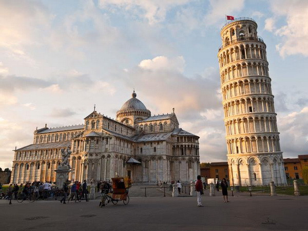 Tháp nghiêng Pisa. (Nguồn: Getty Images) Mafia đã từng lên kế hoạch đánh bom Tháp nghiêng Pisa ảnh 1