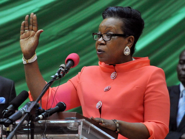 Bà Catherine Samba Panza tuyên thệ nhậm chức. (Nguồn: AFP/TTXVN) Tân Tổng thống lâm thời Trung Phi tuyên thệ nhậm chức ảnh 1