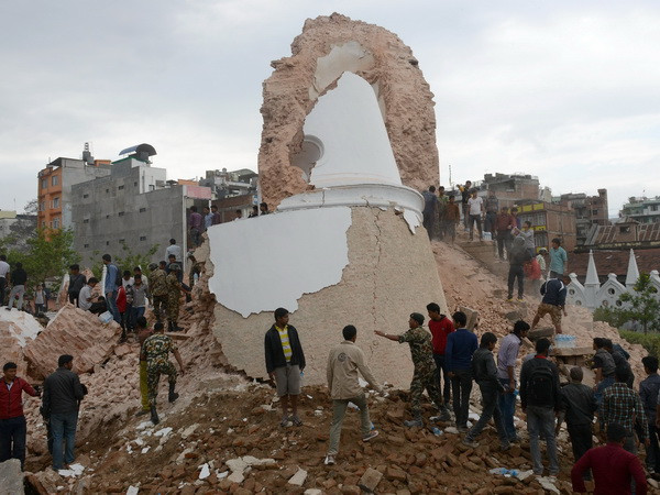 Số người chết trong trận động đất ở Nepal lên tới 926 người ảnh 1