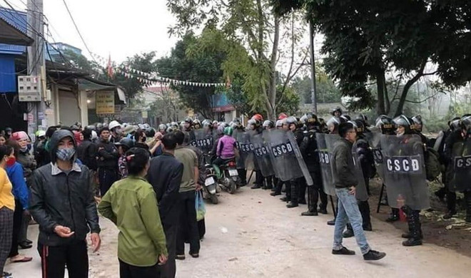 Cảnh sát Cơ động tham gia bảo vệ an ninh trật tự trong vụ gây rối trật tự công cộng xảy tại xã Đồng Tâm, huyện Mỹ Đức, thành phố Hà Nội năm 2019. (Ảnh: TTXVN phát) ttxvn_canh sat co dong1.jpg