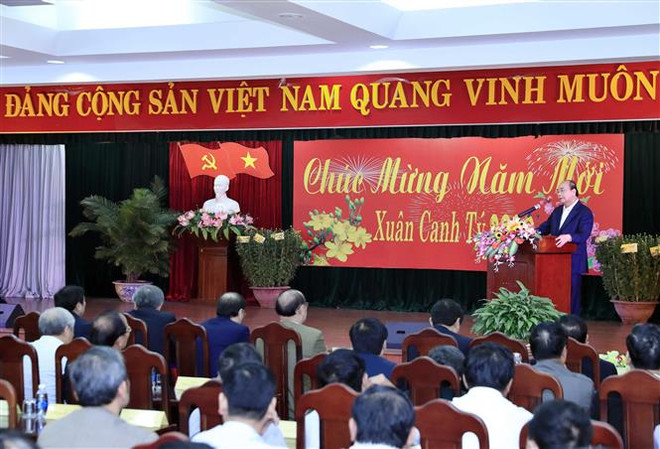 Thủ tướng Nguyễn Xuân Phúc gặp mặt cán bộ hưu trí miền Trung ảnh 2