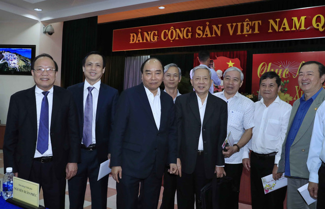 Thủ tướng Nguyễn Xuân Phúc gặp mặt cán bộ hưu trí miền Trung ảnh 1