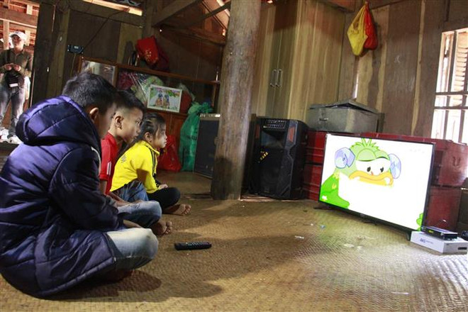 Gần 2.000 hộ dân Sơn La có điện lưới Quốc gia trước Tết Nguyên đán ảnh 1