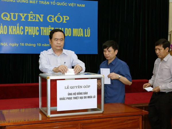 Nhiều đơn vị, tổ chức quyên góp ủng hộ đồng bào vùng mưa lũ ảnh 1