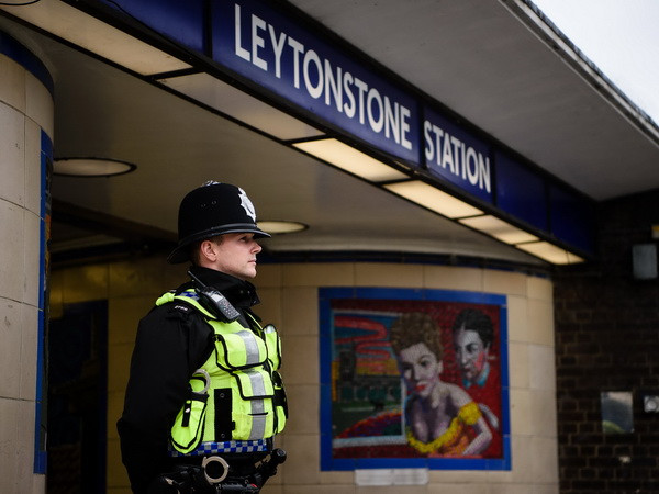 Anh bắt đối tượng đe dọa sát hại nghị sỹ ủng hộ không kích IS ảnh 1