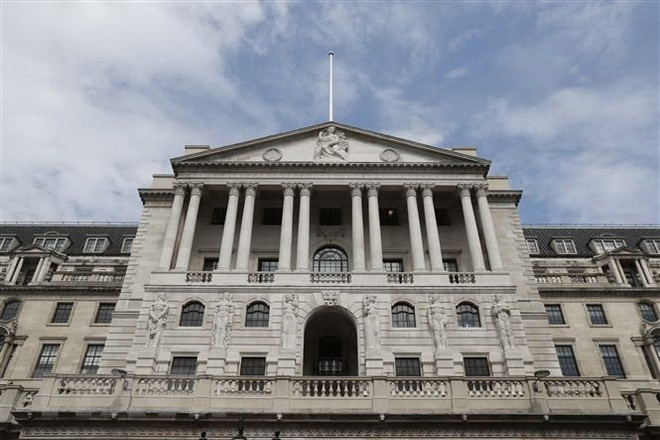 Trụ sở Ngân hàng Trung ương Anh ở London. (Ảnh: AFP/TTXVN) Cựu kinh tế trưởng BoE: Lạm phát của Anh sẽ giảm nhanh chóng ảnh 1