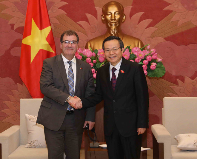 Phó Chủ tịch Quốc hội Phùng Quốc Hiển tiếp Đoàn Hạ viện Canada ảnh 1