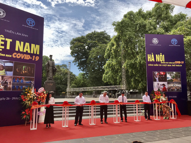 Triển lãm ảnh Việt Nam phòng, chống dịch COVID-19 ảnh 2