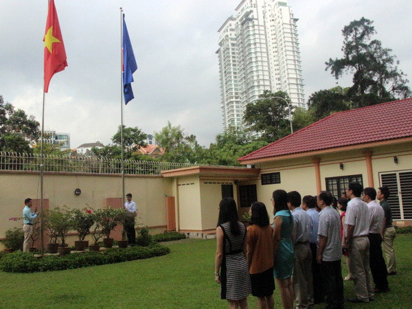Tổ chức lễ thượng cờ ASEAN và Quốc kỳ Việt Nam tại Malaysia ảnh 1